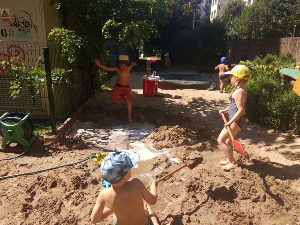 W przedszkolu mamy fantastyczny plac zabaw