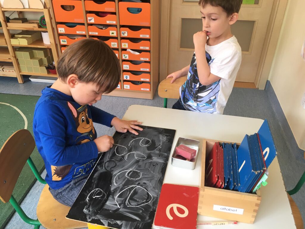 Przedszkole Montessori Warszawa - nauka pisania