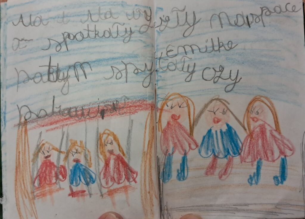 Sześciolatki tworzą książki w Chatce - to jest dobre przedszkole w dzielnicy Ursynów